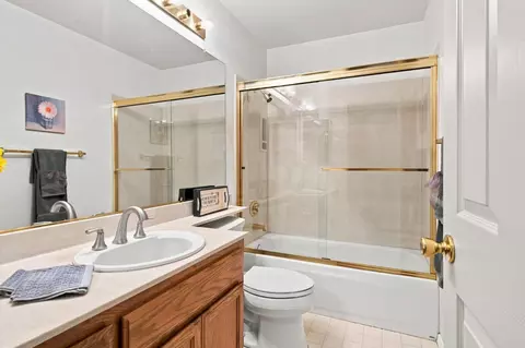 Bath - 1850 Tahoe Cir, Tracy, CA 95376 photo 1 of 4