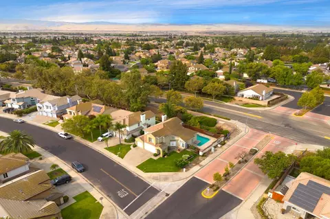 View/Area - 1850 Tahoe Cir, Tracy, CA 95376 photo 7 of 10