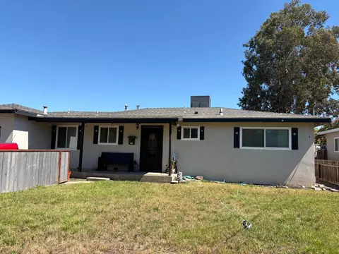 Exterior - 921 E St, Oakdale, CA 95361 photo 2 of 5