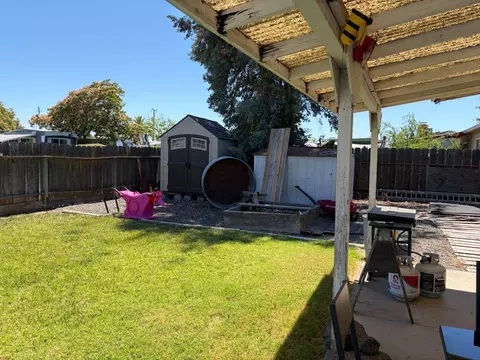 Exterior - 921 E St, Oakdale, CA 95361 photo 5 of 5