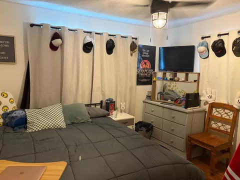 Bedroom - 921 E St, Oakdale, CA 95361 photo 3 of 3