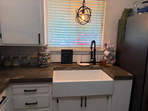 Kitchen - 921 E St, Oakdale, CA 95361 photo 3 of 5