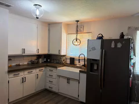 Kitchen - 921 E St, Oakdale, CA 95361 photo 1 of 5