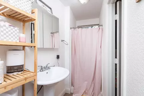 Bath - 3838 Circle Dr, Loomis, CA 95650 photo 3 of 5