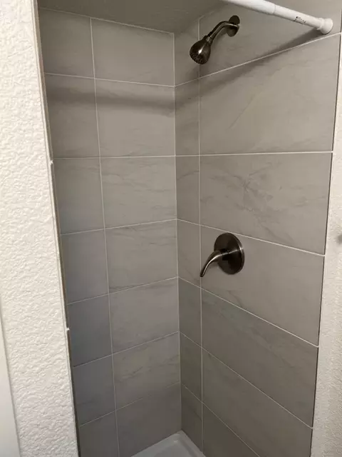 Bath - 3838 Circle Dr, Loomis, CA 95650 photo 4 of 5