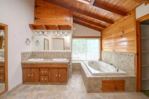Bath - 2931 E Marshall Rd, Crows Landing, CA 95313 photo 2 of 3