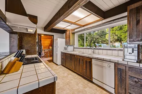 Kitchen - 19235 Bumpy Rd, Grass Valley, CA 95949 photo 1 of 3