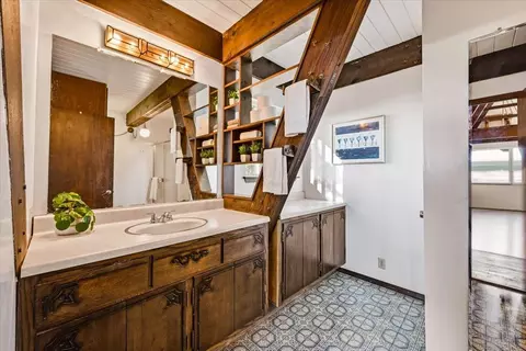 Bath - 19235 Bumpy Rd, Grass Valley, CA 95949 photo 1 of 6