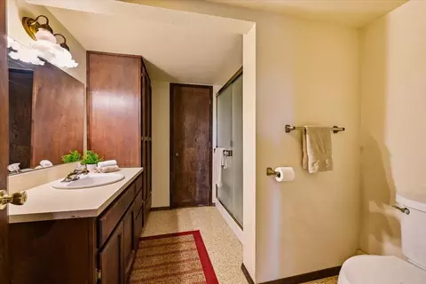 Bath - 19235 Bumpy Rd, Grass Valley, CA 95949 photo 6 of 6