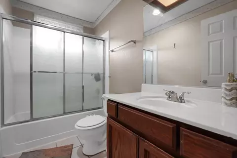 Bath - 1235 Daniels St, Manteca, CA 95337 photo 2 of 3