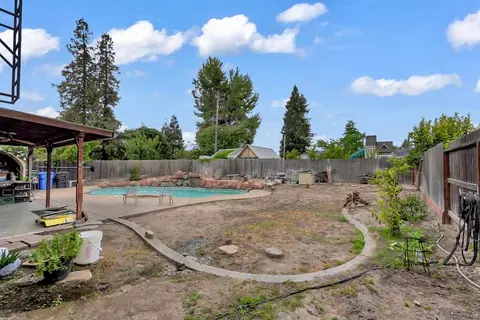 Exterior - 1235 Daniels St, Manteca, CA 95337 photo 3 of 4