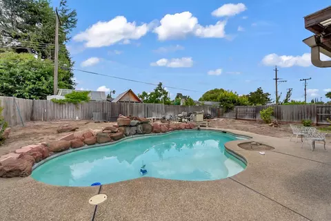 Exterior - 1235 Daniels St, Manteca, CA 95337 photo 2 of 4