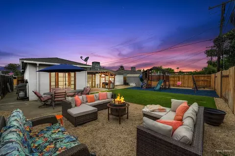 1204 Shadowglen Rd, Sacramento, CA 95864