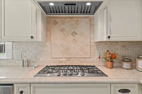 Kitchen - 8720 W Fairoaks Rd, Tracy, CA 95304 photo 6 of 7