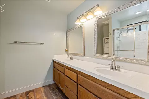 Bath - 121 Prospector Ct, Folsom, CA 95630 photo 3 of 5