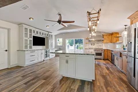 Kitchen - 121 Prospector Ct, Folsom, CA 95630 photo 2 of 10