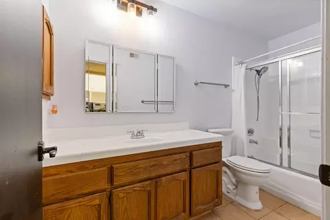 Bath - 121 Prospector Ct, Folsom, CA 95630 photo 5 of 5