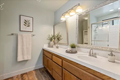Bath - 121 Prospector Ct, Folsom, CA 95630 photo 2 of 5