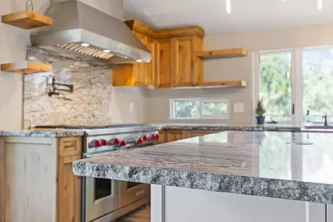 Kitchen - 121 Prospector Ct, Folsom, CA 95630 photo 10 of 10