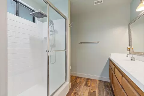 Bath - 121 Prospector Ct, Folsom, CA 95630 photo 4 of 5