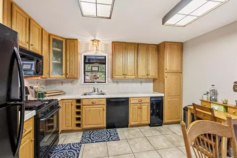 Kitchen - 1999 Silverado Way, Arnold, CA 95223 photo 2 of 3