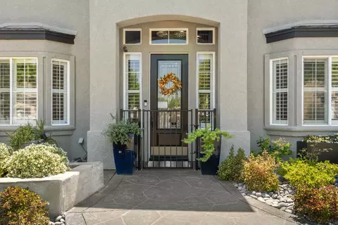 Entry Way - 1912 Legend Dr, Modesto, CA 95357 photo 1 of 7
