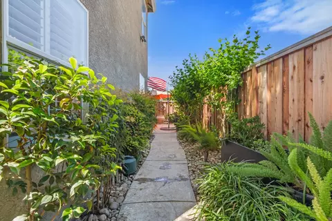 Exterior - 1912 Legend Dr, Modesto, CA 95357 photo 10 of 11
