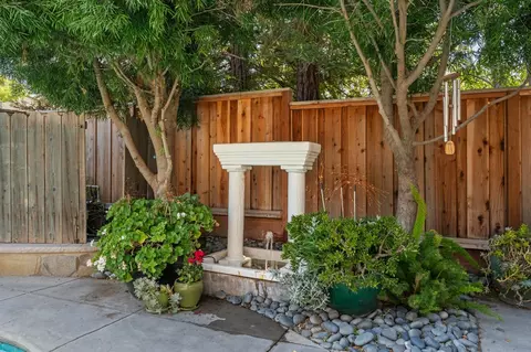 Exterior - 1912 Legend Dr, Modesto, CA 95357 photo 5 of 11