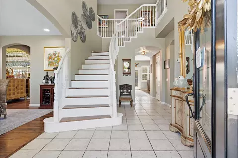 Entry Way - 1912 Legend Dr, Modesto, CA 95357 photo 2 of 7