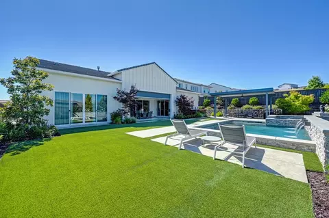 Exterior - 806 Fallen Log Ct, Rocklin, CA 95765 photo 2 of 23