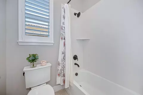 Bath - 806 Fallen Log Ct, Rocklin, CA 95765 photo 6 of 10