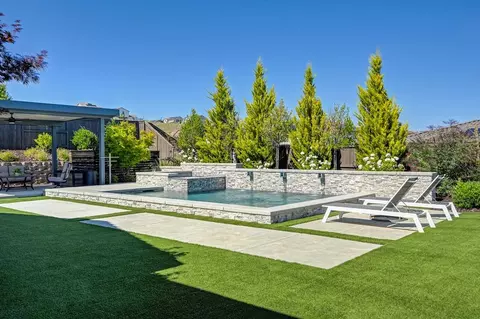Exterior - 806 Fallen Log Ct, Rocklin, CA 95765 photo 7 of 23