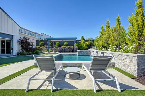 Exterior - 806 Fallen Log Ct, Rocklin, CA 95765 photo 8 of 23