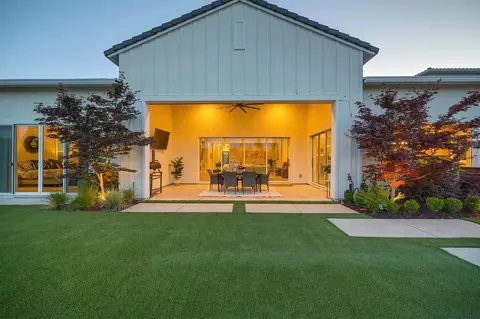 Exterior - 806 Fallen Log Ct, Rocklin, CA 95765 photo 13 of 23