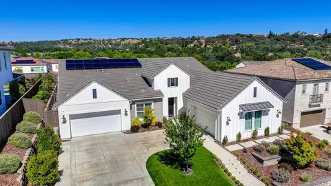 Exterior - 806 Fallen Log Ct, Rocklin, CA 95765 photo 4 of 23