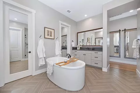 Bath - 806 Fallen Log Ct, Rocklin, CA 95765 photo 1 of 10