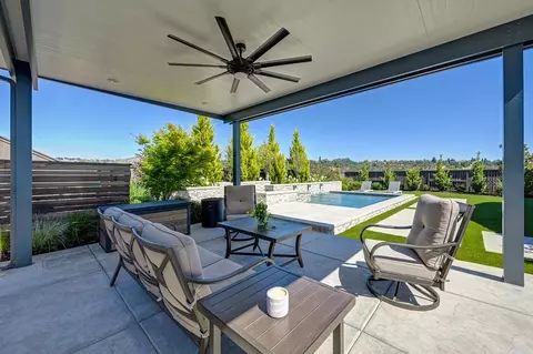 Exterior - 806 Fallen Log Ct, Rocklin, CA 95765 photo 11 of 23