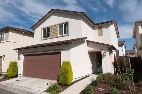 Exterior - 430 Peppercorn Dr, Turlock, CA 95380 photo 2 of 4