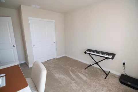 Bedroom - 430 Peppercorn Dr, Turlock, CA 95380 photo 6 of 7