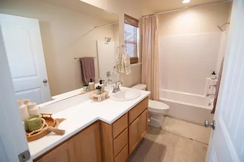 Bath - 430 Peppercorn Dr, Turlock, CA 95380 photo 3 of 5