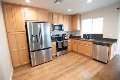 Kitchen - 430 Peppercorn Dr, Turlock, CA 95380 photo 1 of 3