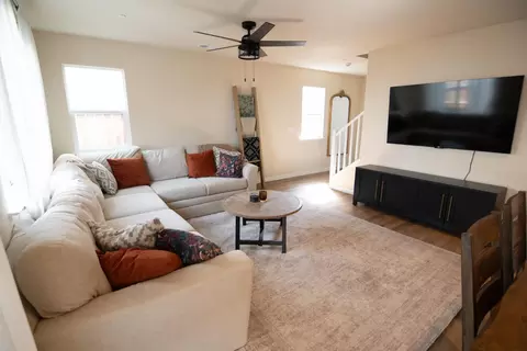 Living - 430 Peppercorn Dr, Turlock, CA 95380 photo 5 of 5