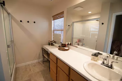 Bath - 430 Peppercorn Dr, Turlock, CA 95380 photo 5 of 5