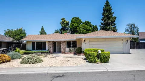 524 Woodside Dr, Woodland, CA 95695