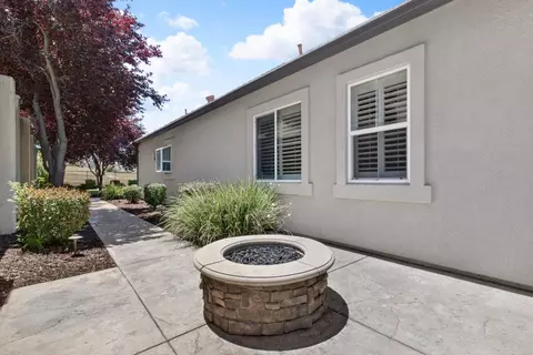 Exterior - 9016 Tee Box Ct, Patterson, CA 95363 photo 8 of 10