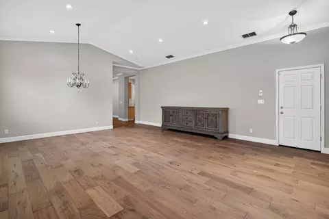 Living - 9016 Tee Box Ct, Patterson, CA 95363 photo 2 of 6