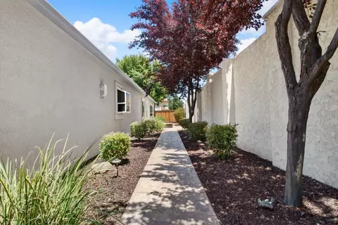Exterior - 9016 Tee Box Ct, Patterson, CA 95363 photo 9 of 10