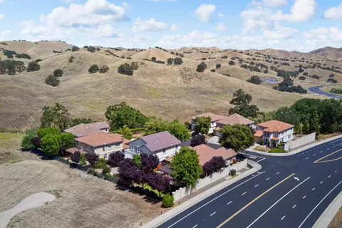 View/Area - 9016 Tee Box Ct, Patterson, CA 95363 photo 5 of 8