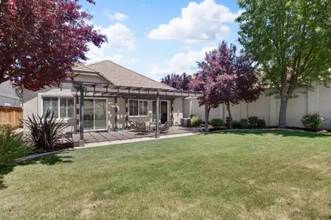 Exterior - 9016 Tee Box Ct, Patterson, CA 95363 photo 7 of 10