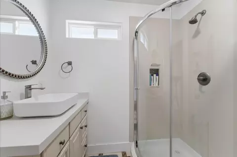 Bath - 2837 Geer Rd, Hughson, CA 95326 photo 2 of 4